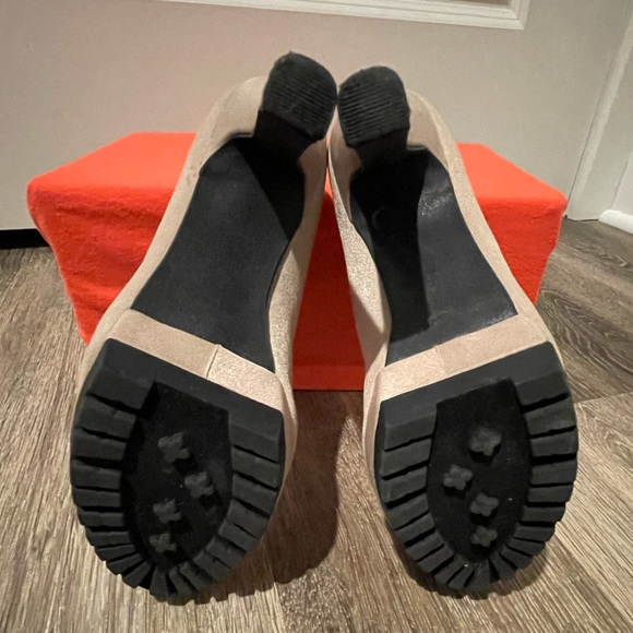 Gorgeous tan suede heels - Picture 7 of 7